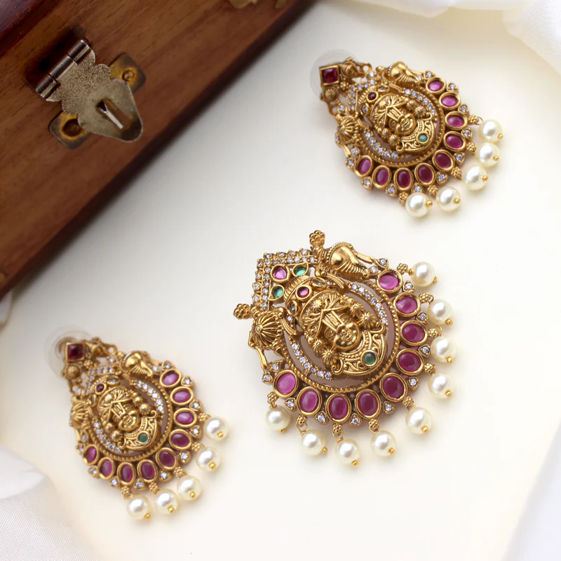 Antique Matte Namo Narayana AD Kemp Pendant set